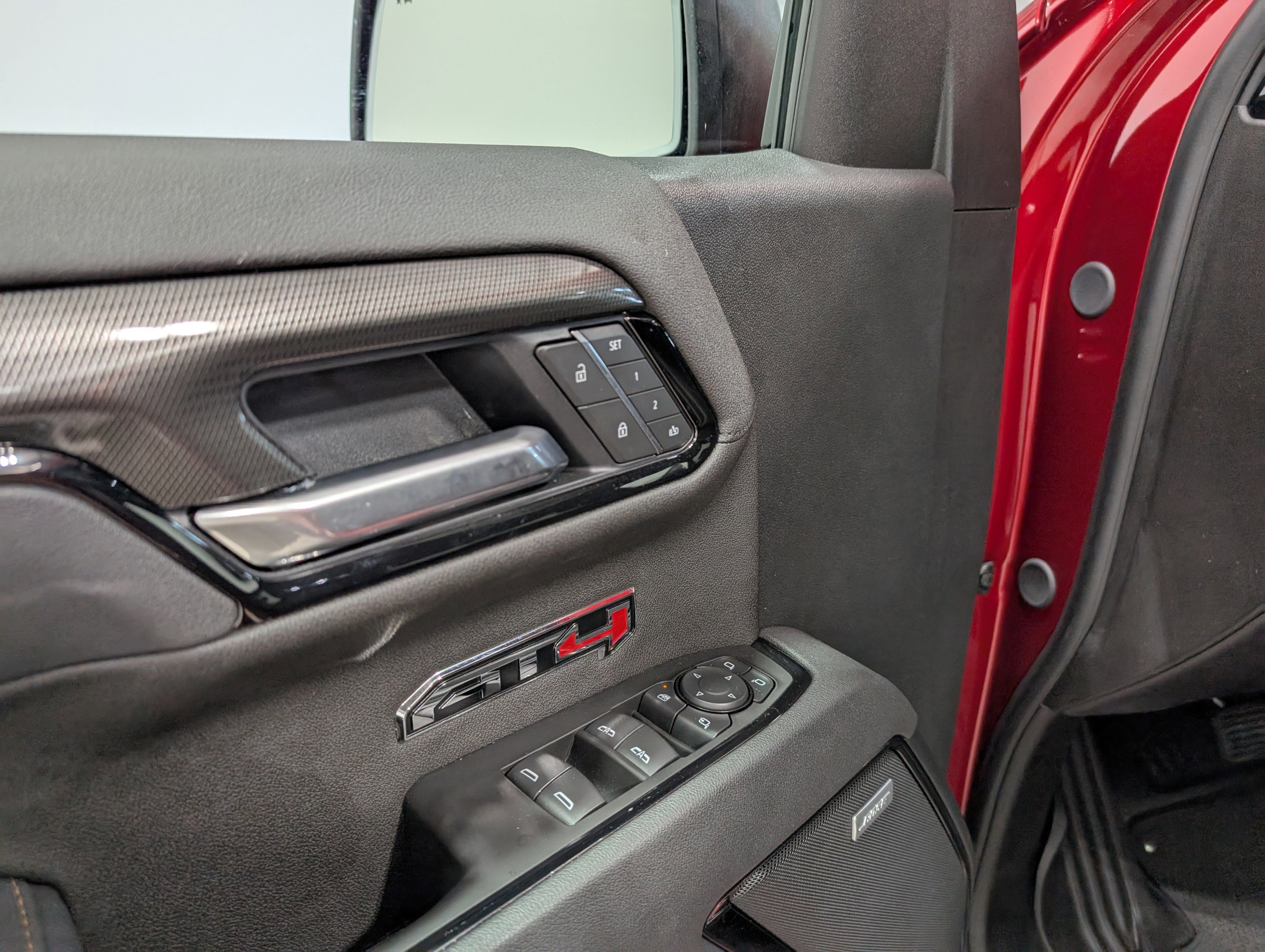 Used 2025 GMC Sierra 1500 AT4 w/ AT4 Premium Package image 12