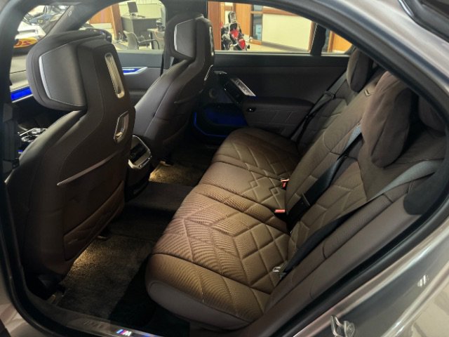 Used 2024 BMW 760i xDrive w/ Executive Package image 23
