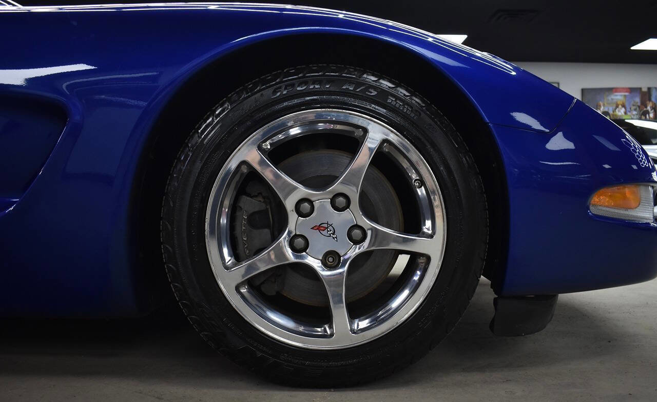 Used 2002 Chevrolet Corvette Coupe w/ Preferred Equipment Group1 RWD image 9