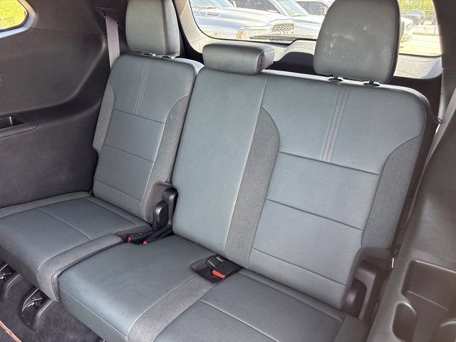 Used 2025 GMC Acadia AT4 image 19