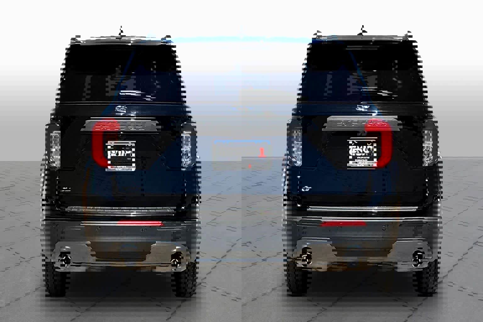 Used 2022 Ford Explorer XLT w/ Equipment Group 202A image 5