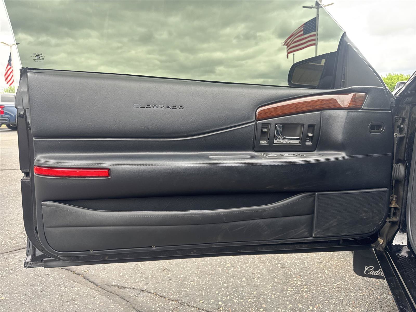 Used 1999 Cadillac Eldorado w/ Comfort/Convenience Pkg FWD image 13