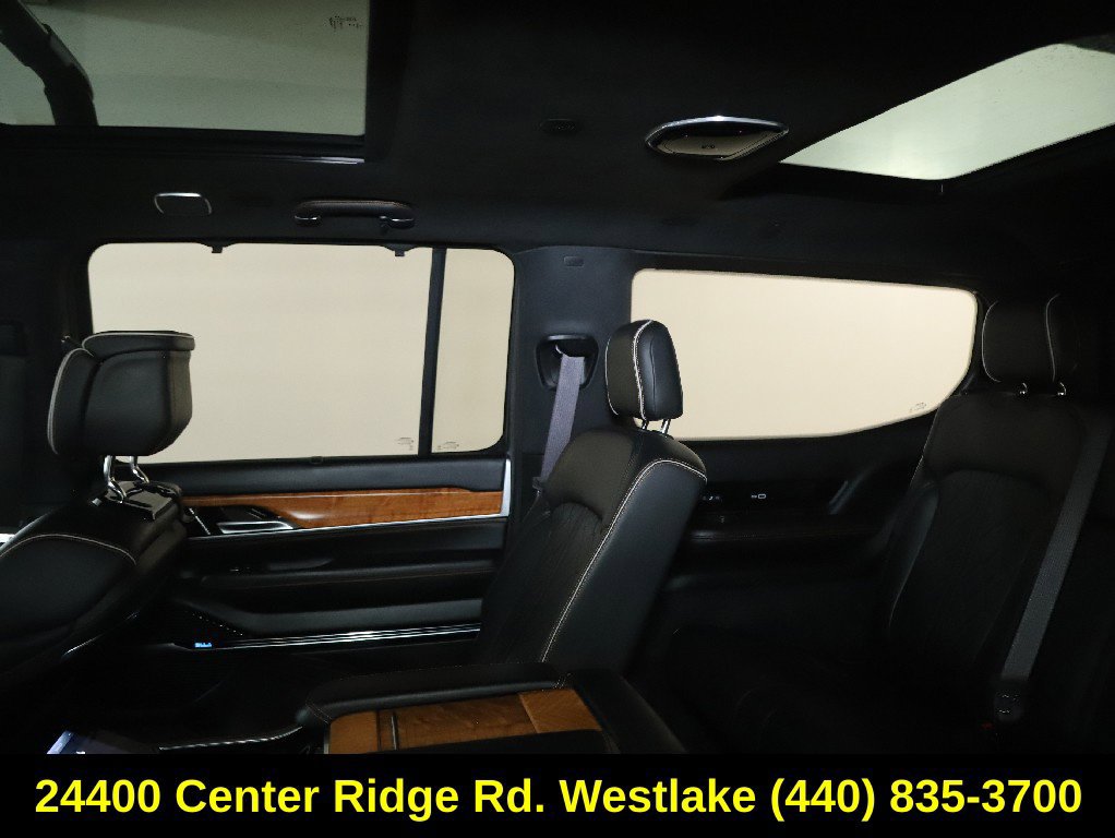 Used 2022 Jeep Grand Wagoneer Series III AWD/4WD image 15