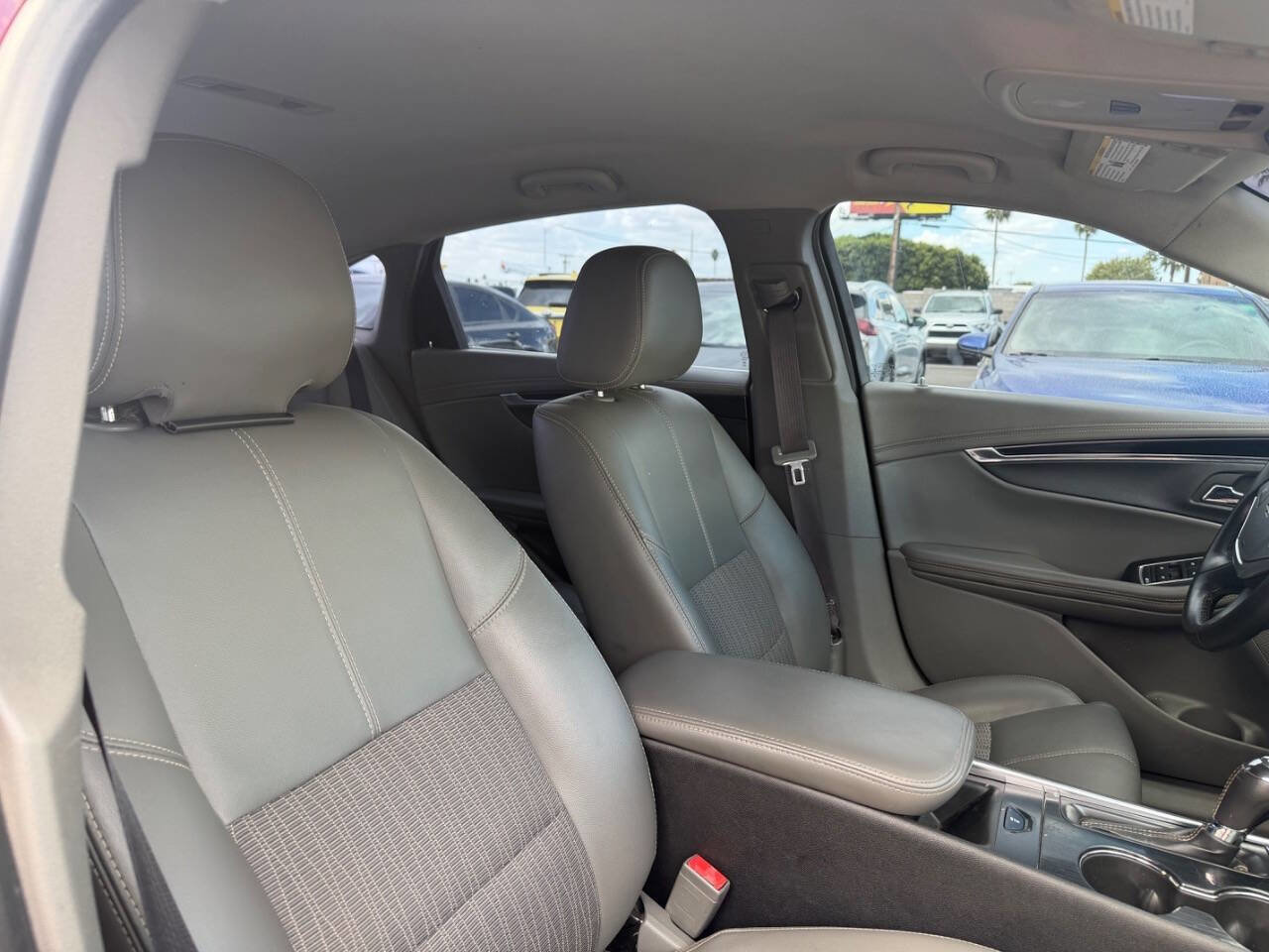 Used 2017 Chevrolet Impala LT w/ Convenience Package image 33