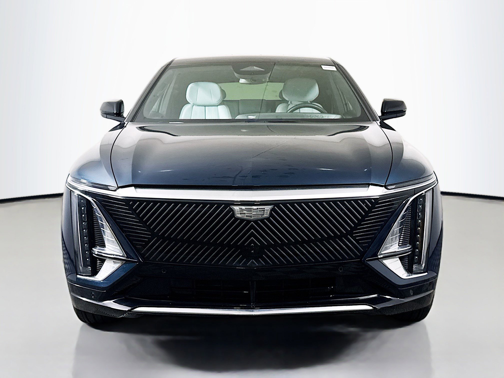 Used 2025 Cadillac Lyriq Luxury w/ LPO, Floor Liner Package image 2