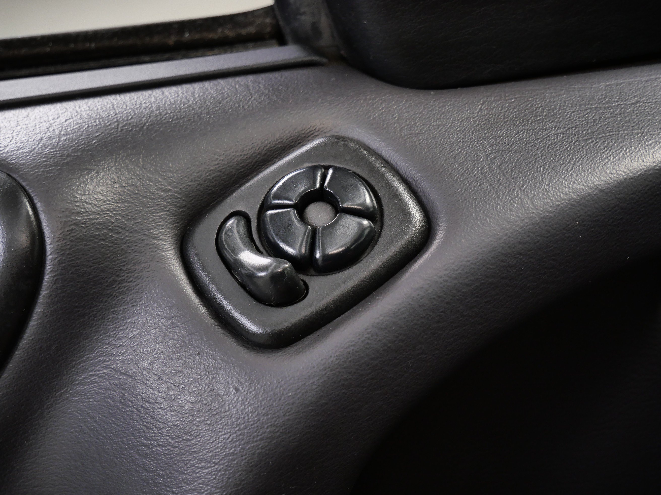 Used 1998 Chrysler Sebring JXI FWD image 25