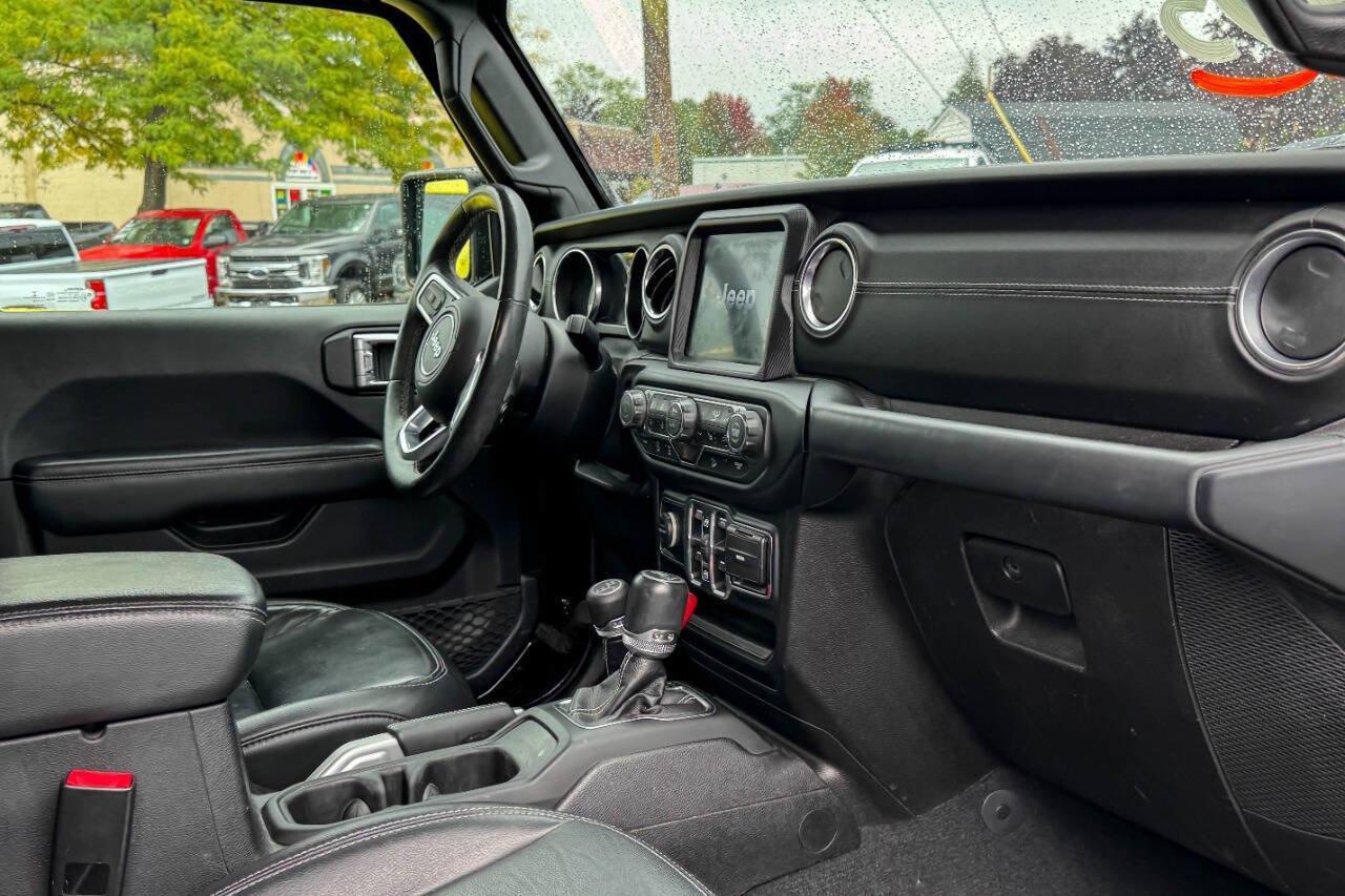 Used 2019 Jeep Wrangler Unlimited Sahara w/ Uconnect 4C Nav & Sound Group AWD/4WD image 10