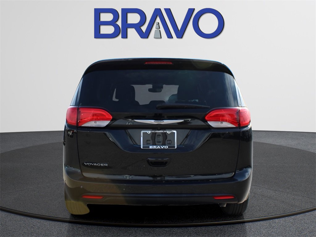 Used 2025 Chrysler Voyager LX image 6