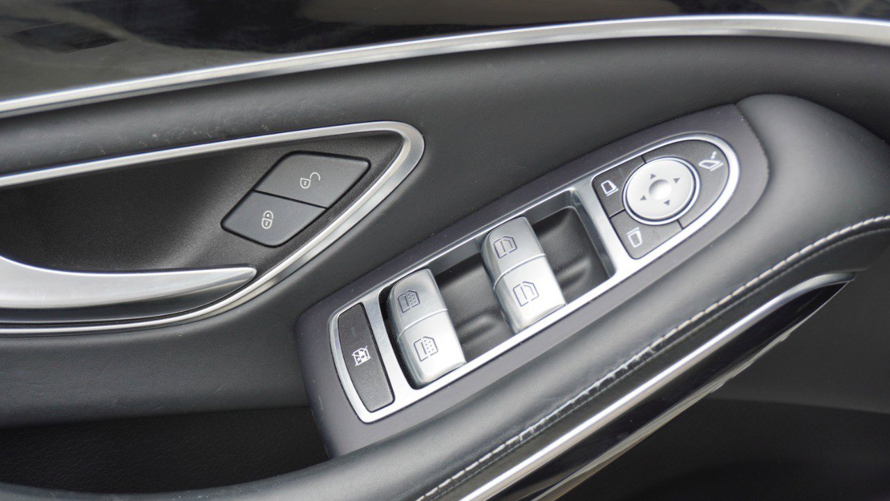 Used 2017 Mercedes-Benz S 550 Sedan image 24