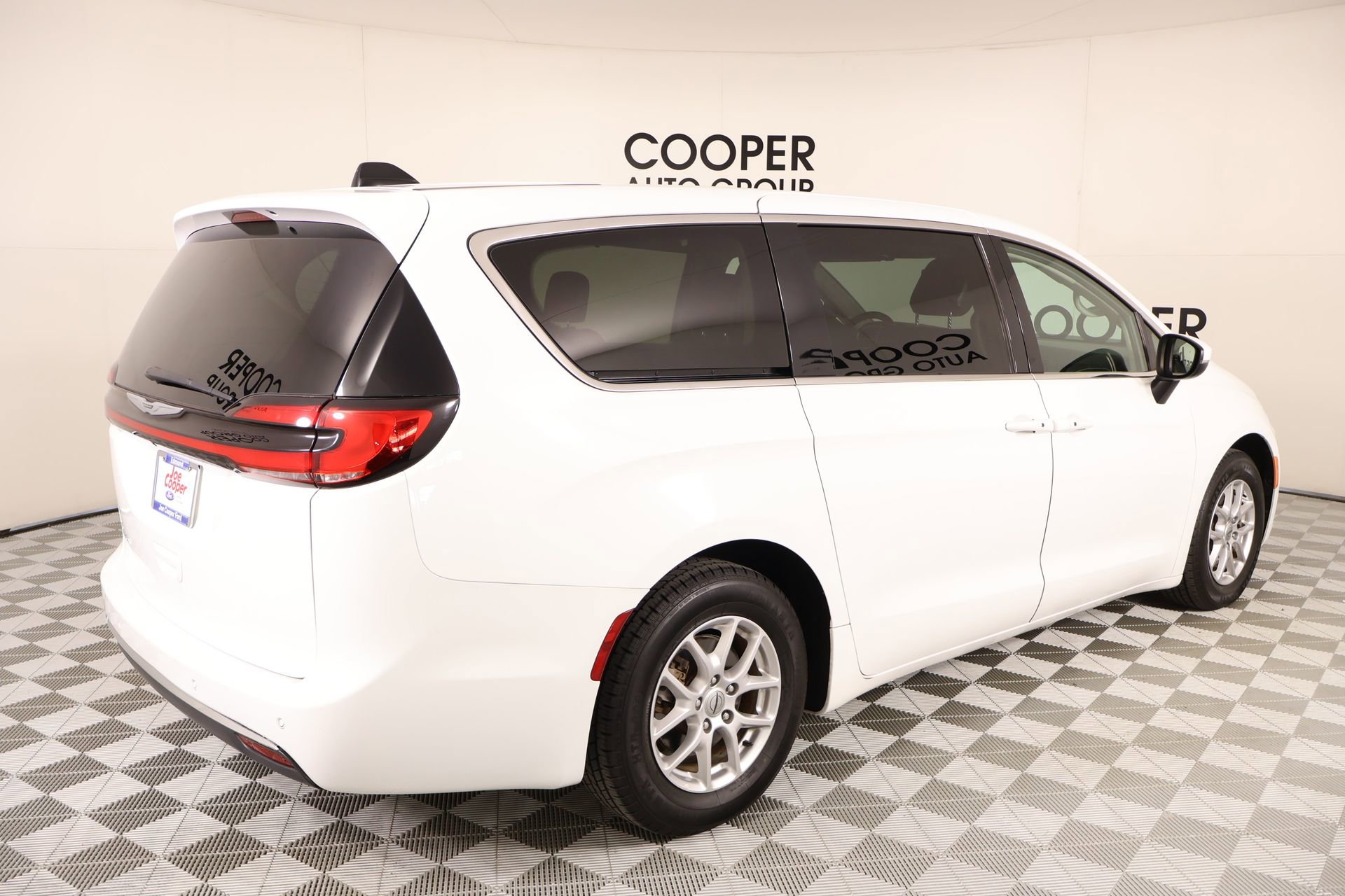 Used 2023 Chrysler Pacifica Touring-L image 20
