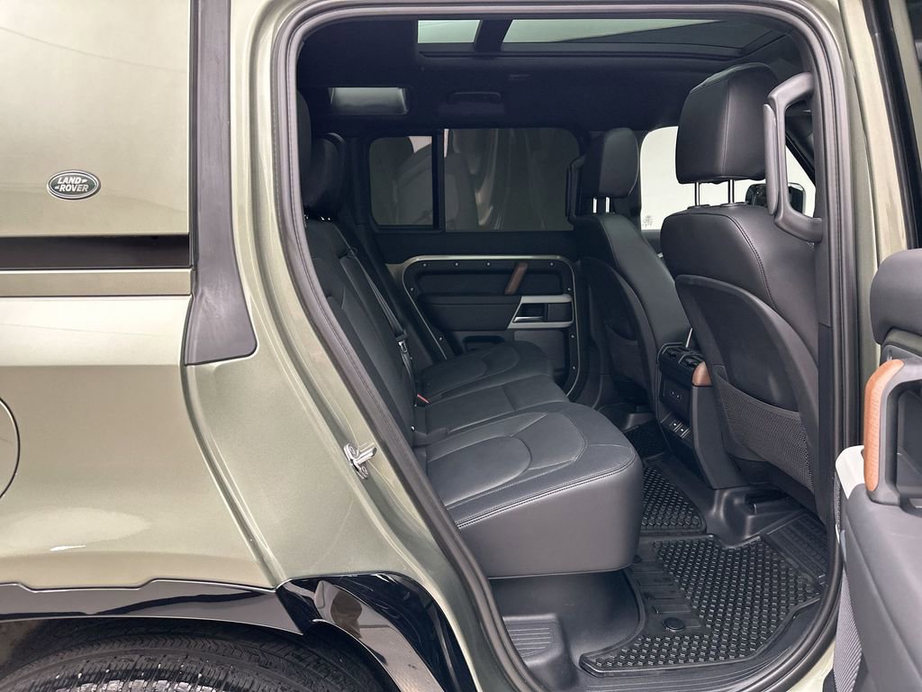Used 2024 Land Rover Defender 110 X-Dynamic SE image 19