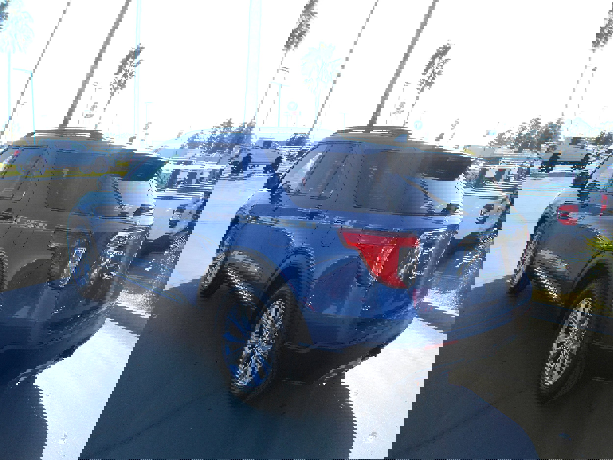 Used 2020 Ford Explorer XLT w/ Equipment Group 202A image 5