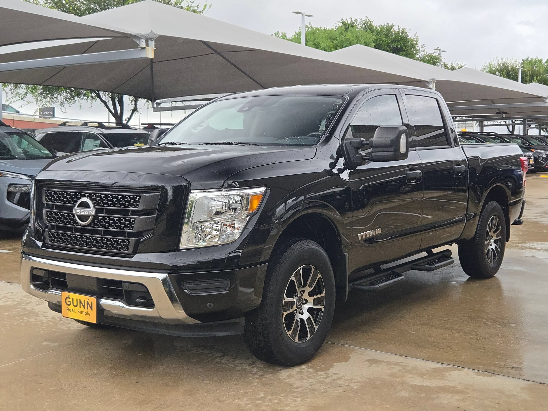 Used 2024 Nissan Titan SV w/ SV Convenience Package RWD image 7