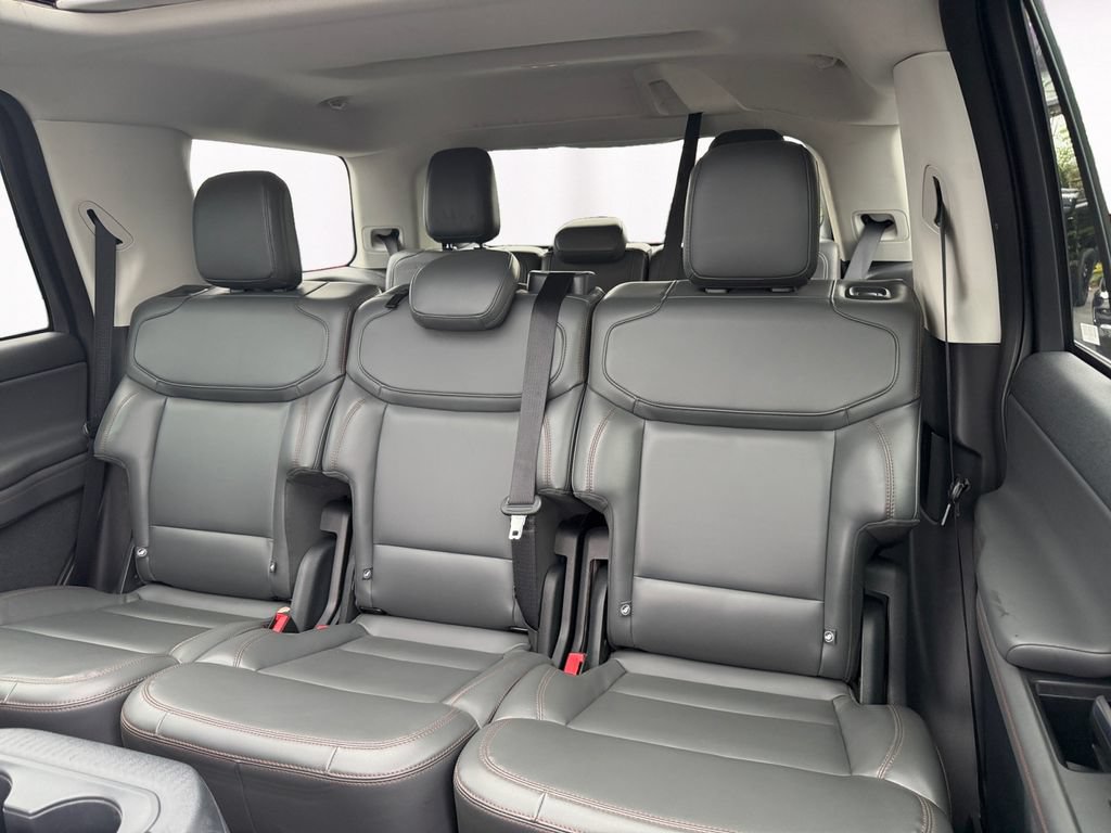 Used 2025 Ford Expedition Active AWD/4WD image 13