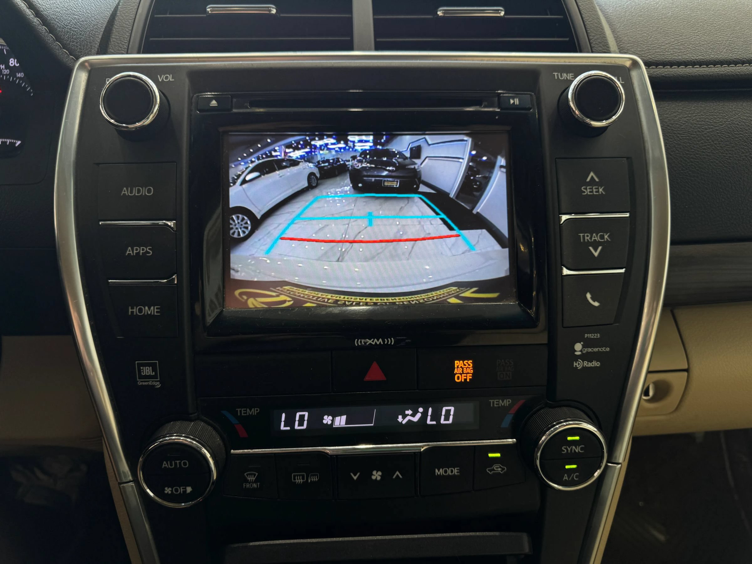 Used 2017 Toyota Camry XLE FWD image 19