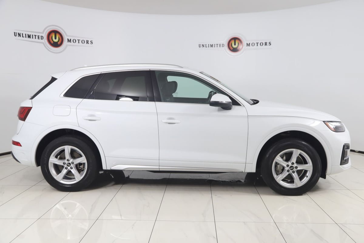 Used 2023 Audi Q5 2.0T Premium w/ Convenience Package AWD/4WD image 2