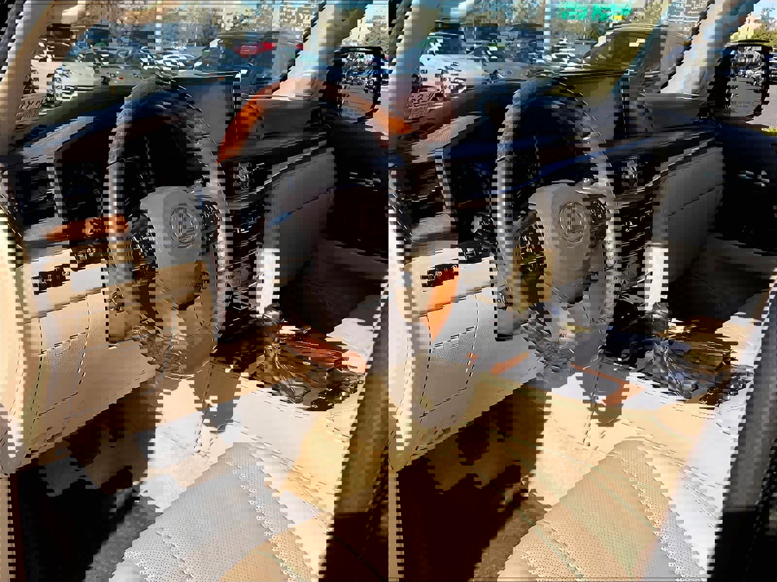 Used 2020 Lexus LX 570 4WD w/ Luxury Package image 16