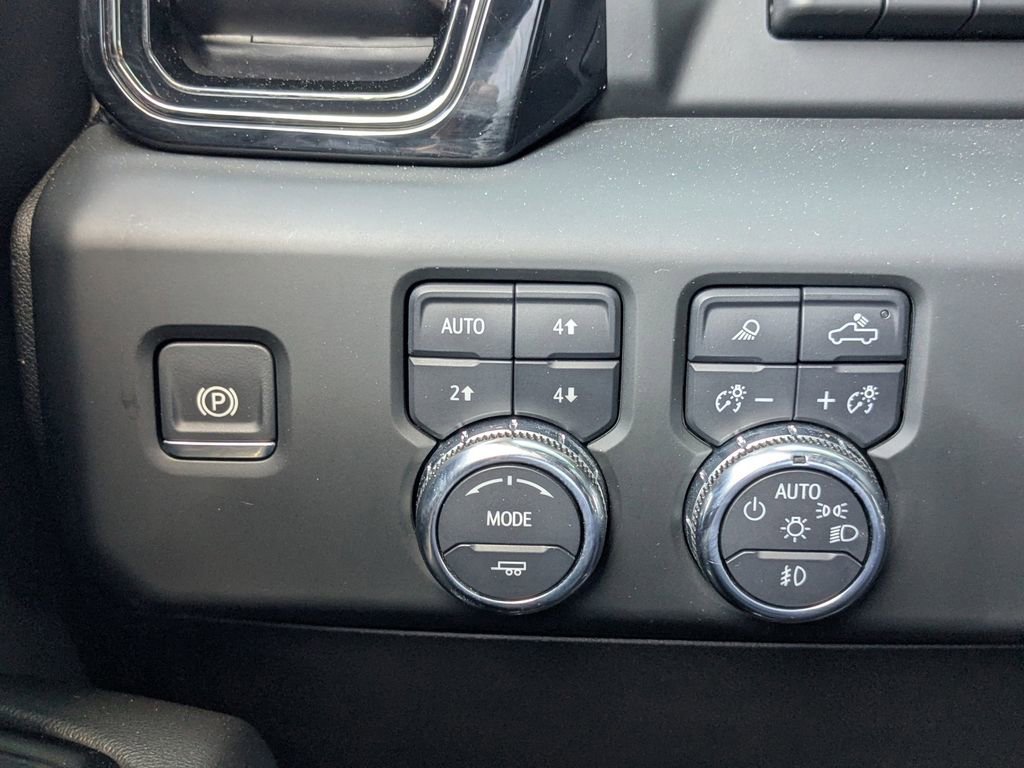 Used 2024 GMC Sierra 1500 AT4 w/ Technology Package AWD/4WD image 24