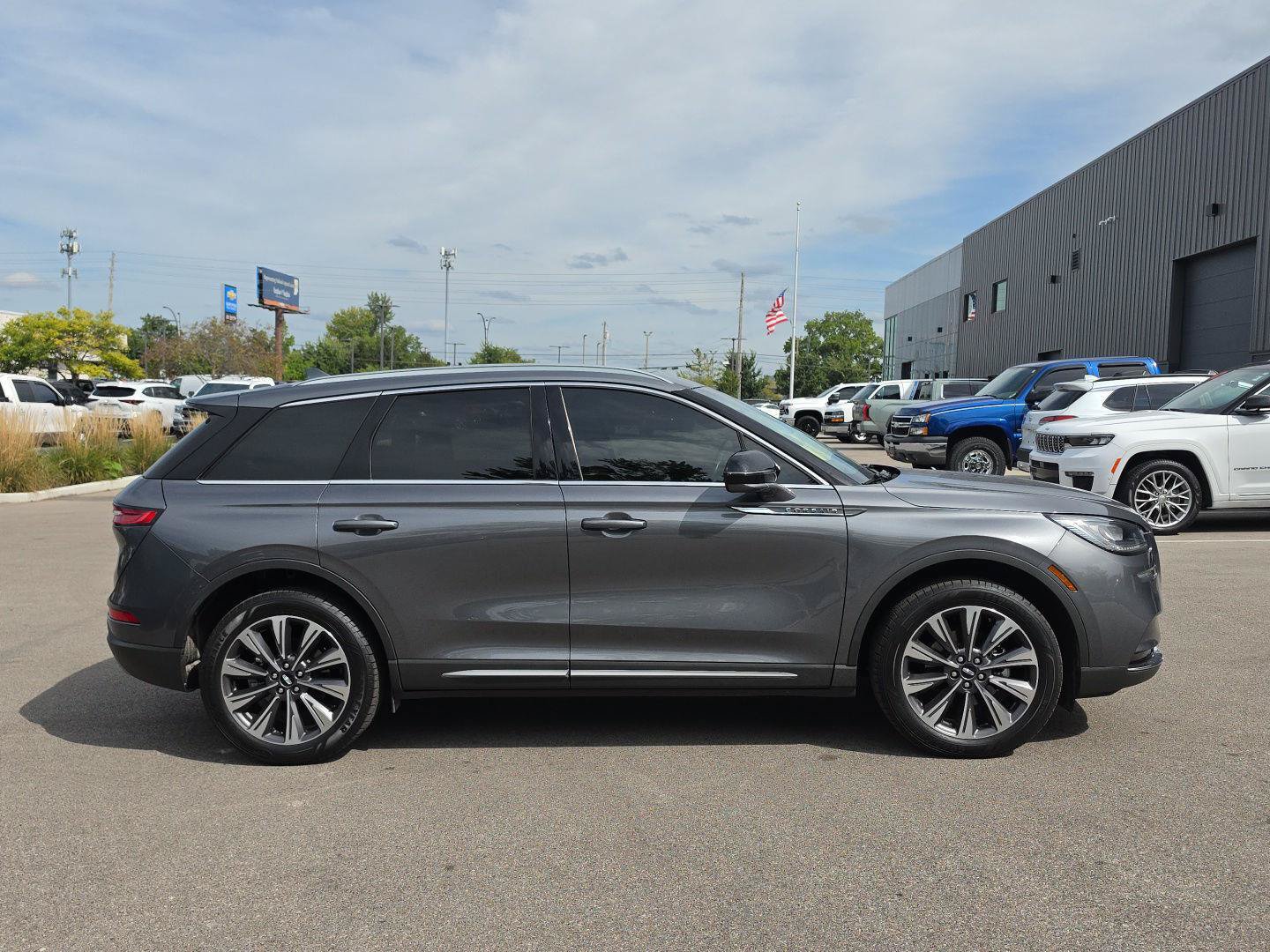 Used 2021 Lincoln Corsair Reserve w/ Elements Package AWD/4WD image 2
