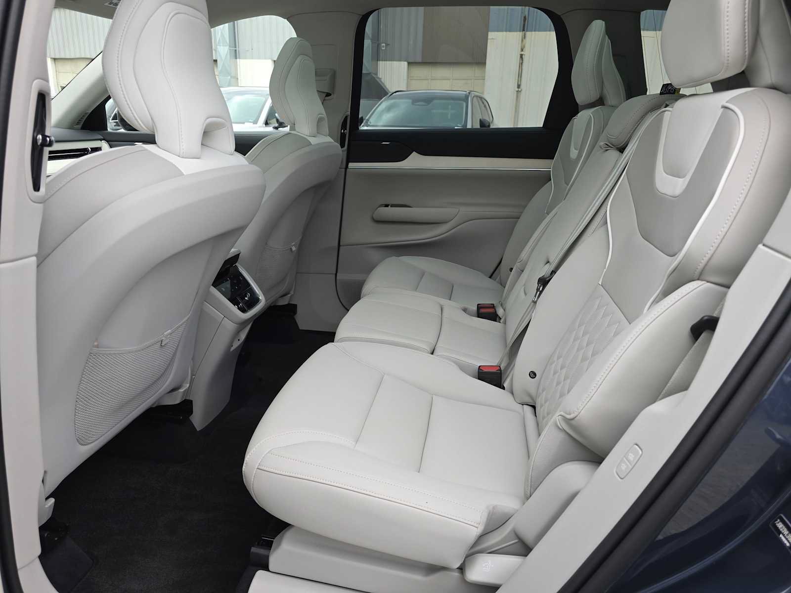 Certified 2025 Volvo EX90 Ultra AWD/4WD image 16
