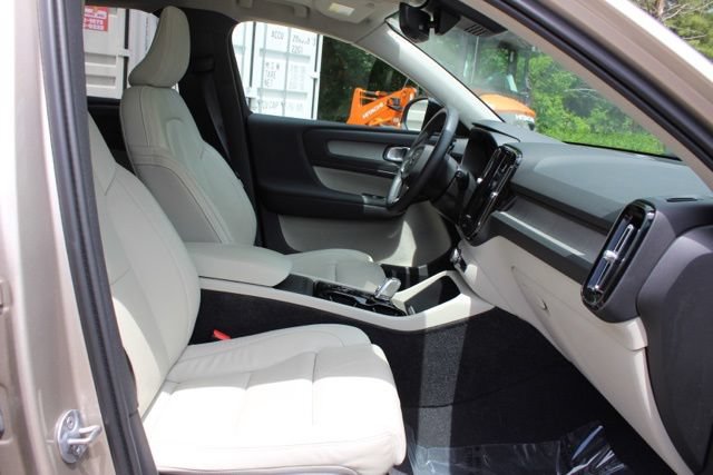 Certified 2023 Volvo XC40 B5 Ultimate w/ Climate Package AWD/4WD image 17