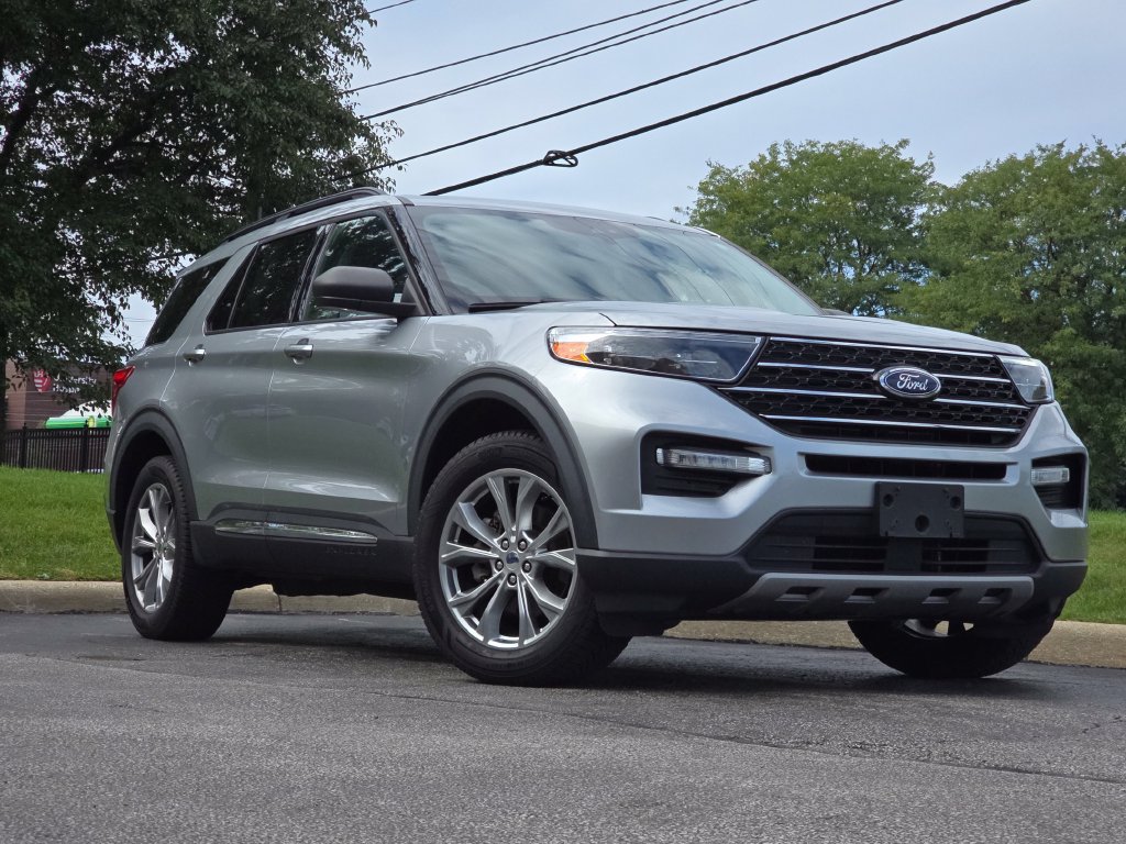 Used 2020 Ford Explorer XLT w/ Equipment Group 202A AWD/4WD image 1