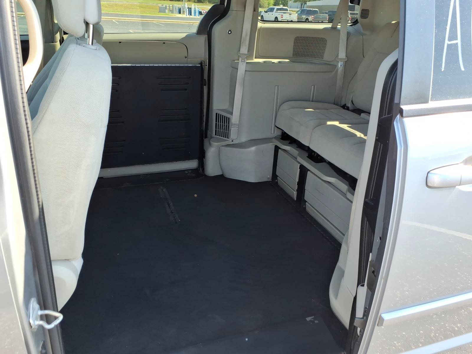 Used 2015 Dodge Grand Caravan SXT FWD image 9