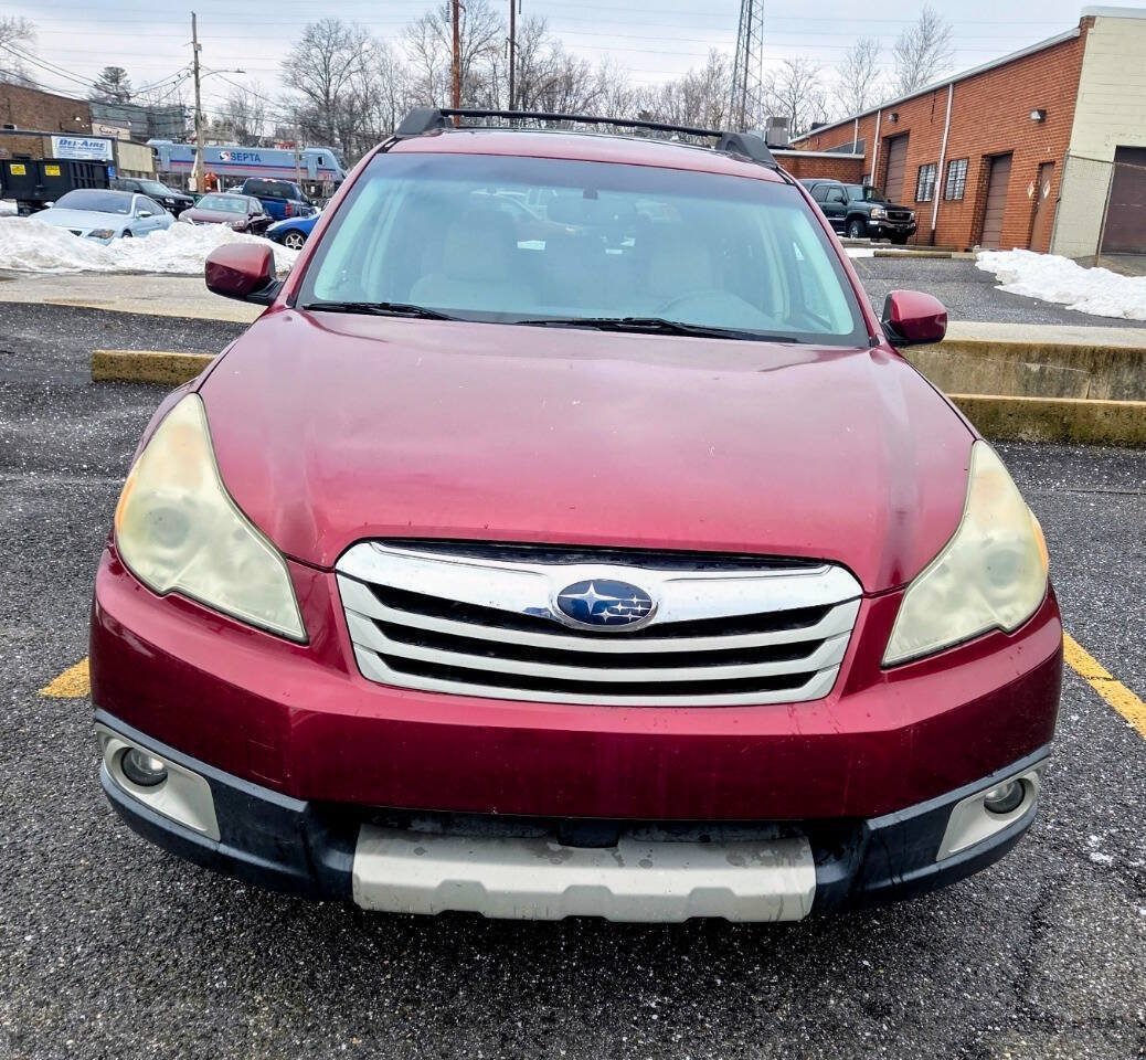 Used 2011 Subaru Outback 2.5i Limited AWD/4WD image 2