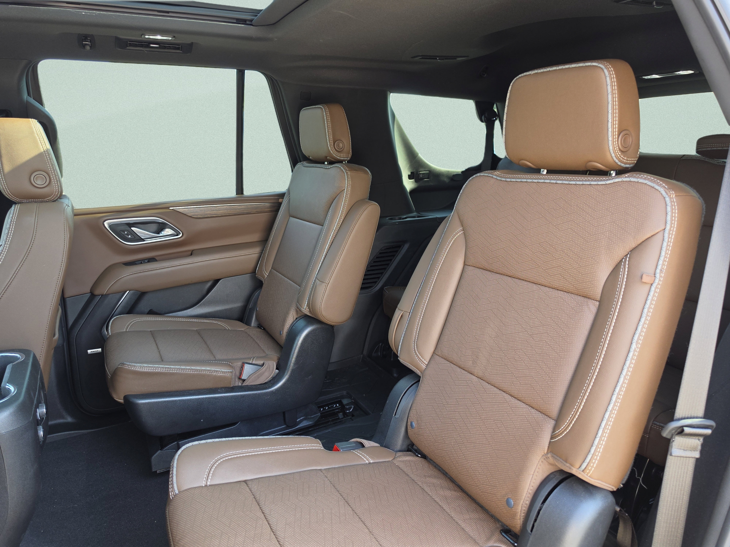 Used 2024 Chevrolet Tahoe High Country w/ LPO, Illumination Package AWD/4WD image 24
