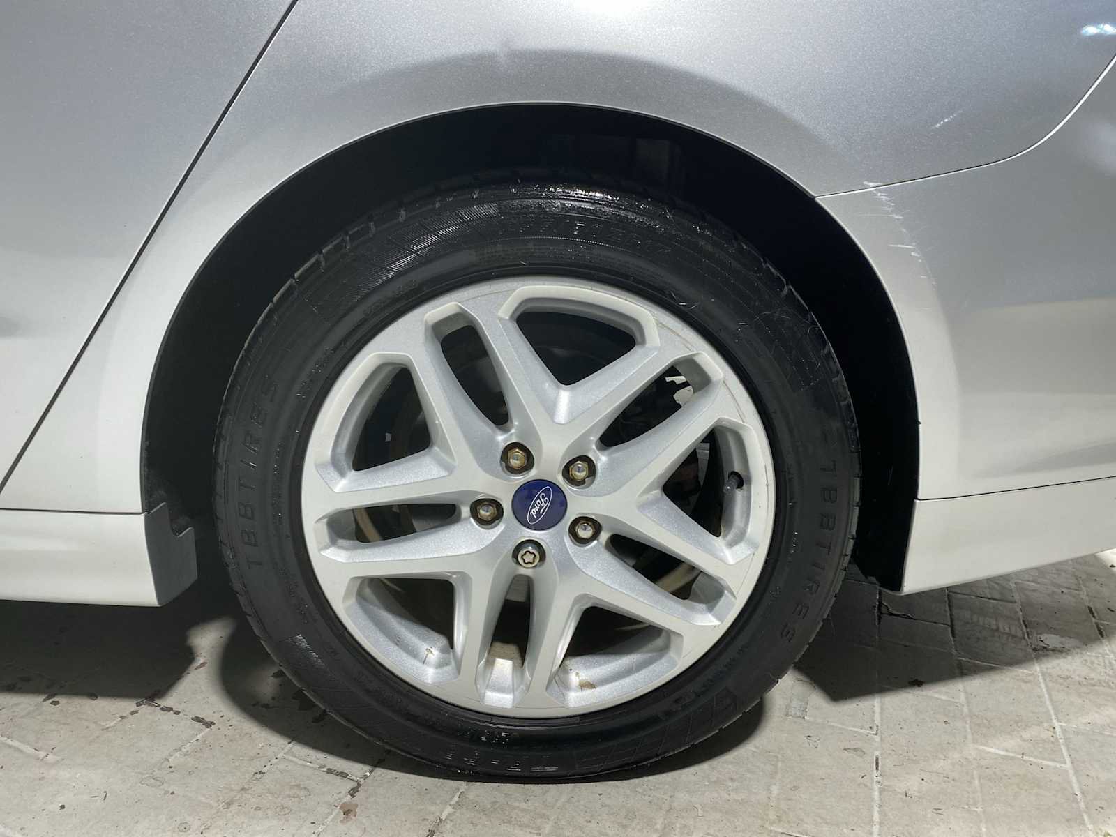 Used 2014 Ford Fusion SE FWD image 8
