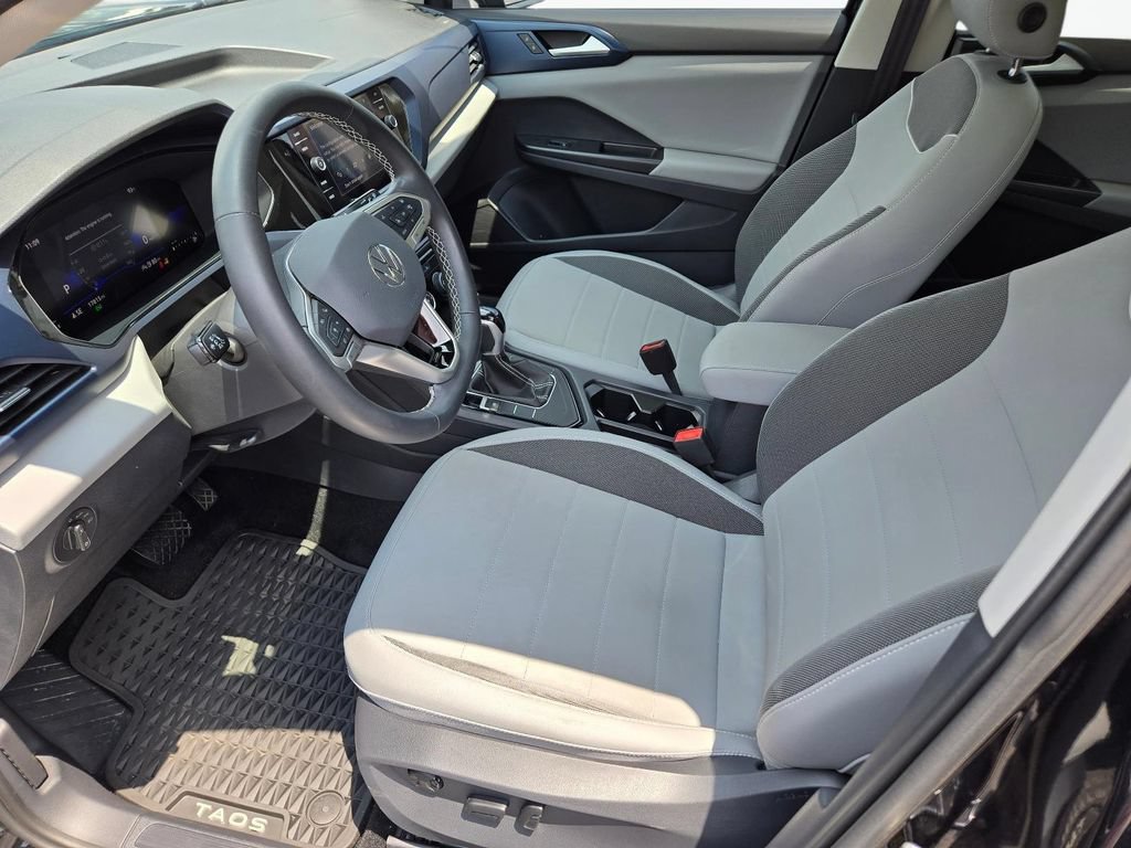 Used 2023 Volkswagen Taos SE w/ Panoramic Sunroof Package FWD image 13