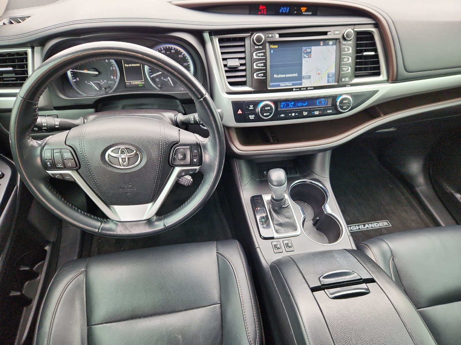 Used 2018 Toyota Highlander XLE FWD image 13