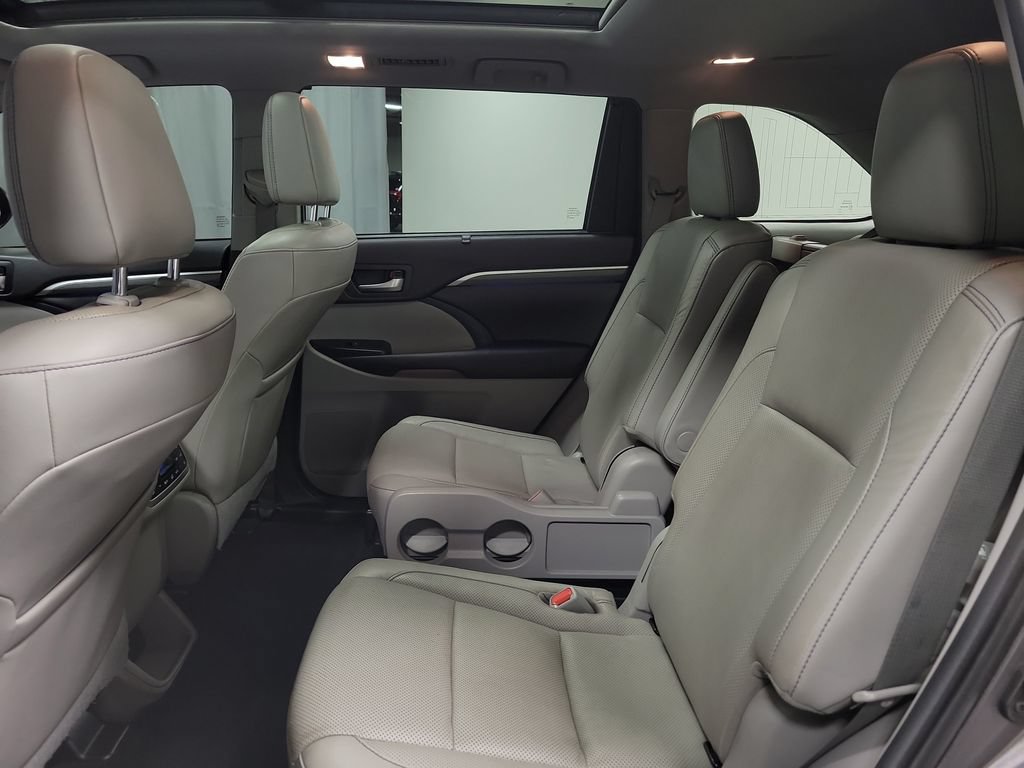 Used 2019 Toyota Highlander Limited Platinum AWD/4WD image 29