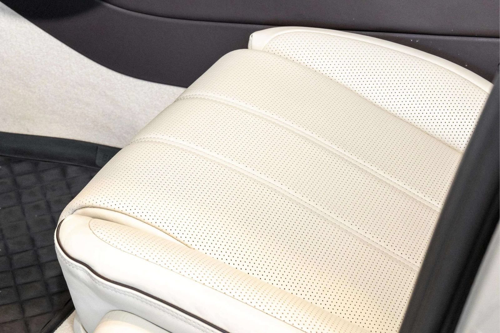 Used 2022 Bentley Bentayga AWD/4WD image 21