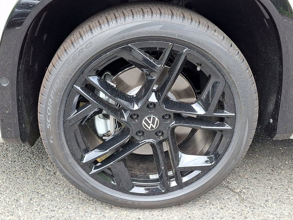 New 2026 Volkswagen Tiguan SE R-Line AWD/4WD image 5