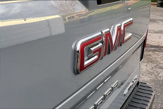 Used 2023 Chevrolet Suburban Premier image 23