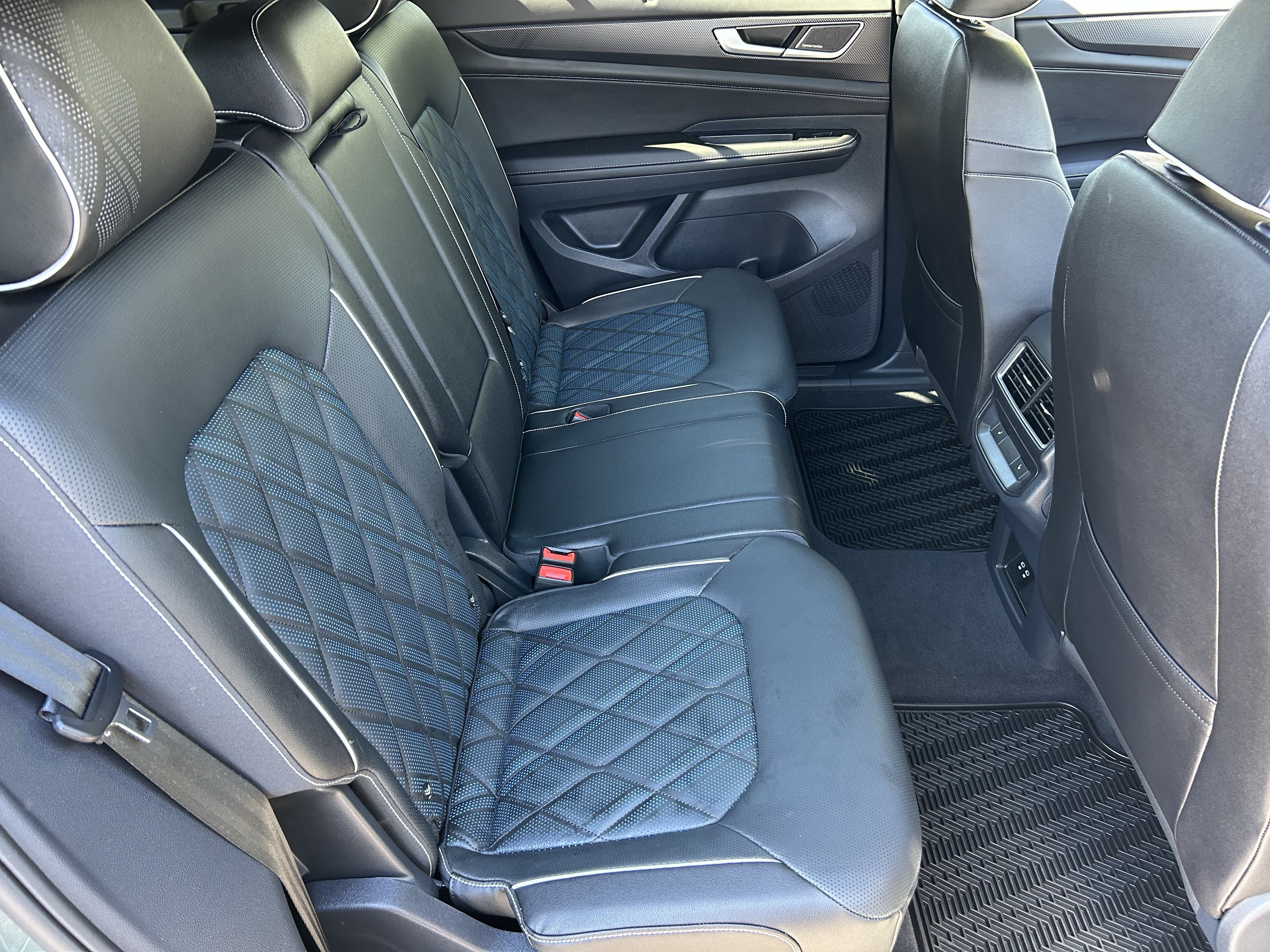 Used 2026 Volkswagen Atlas Cross Sport SEL Premium R-Line AWD/4WD image 11