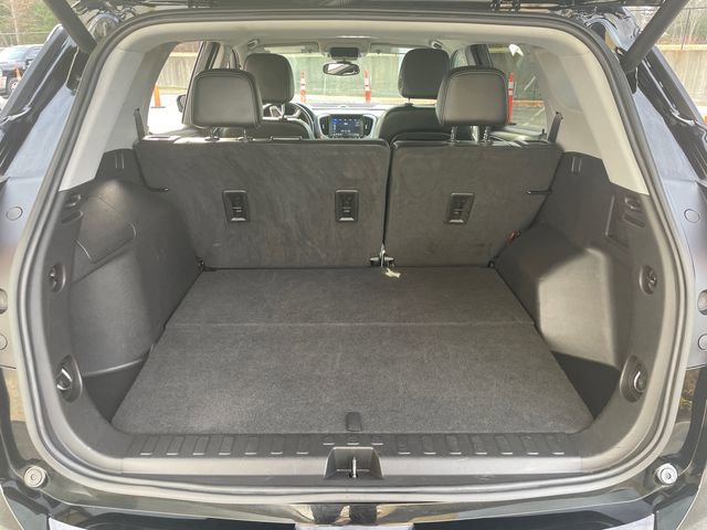 Used 2024 GMC Terrain SLT image 15