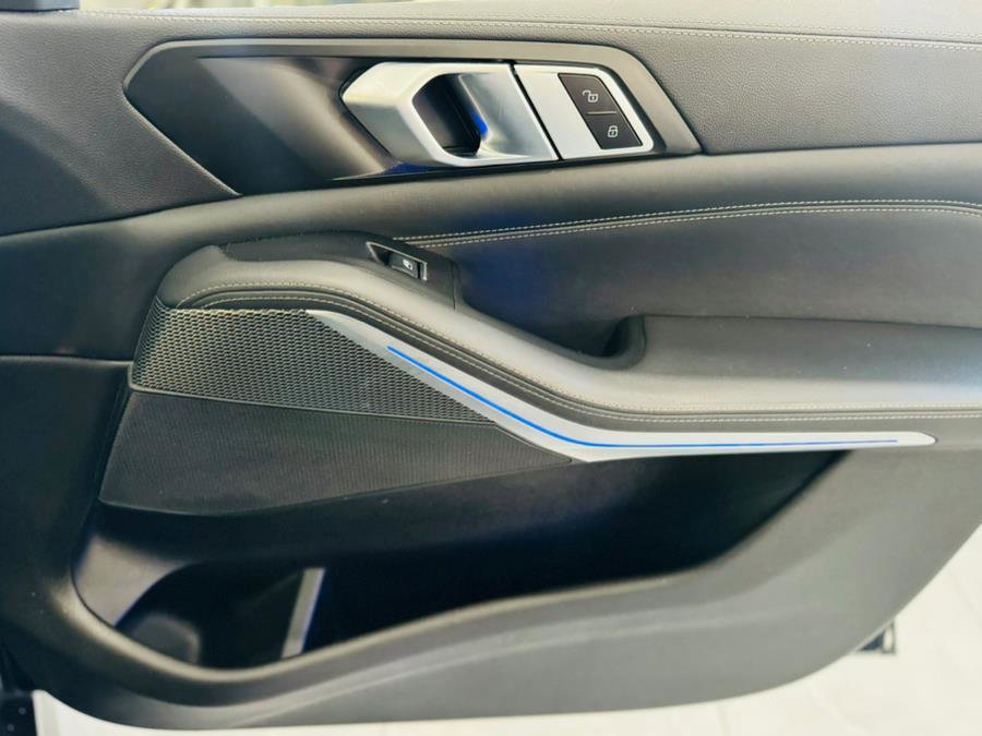 Used 2022 BMW X5 sDrive40i w/ M Sport Package image 19