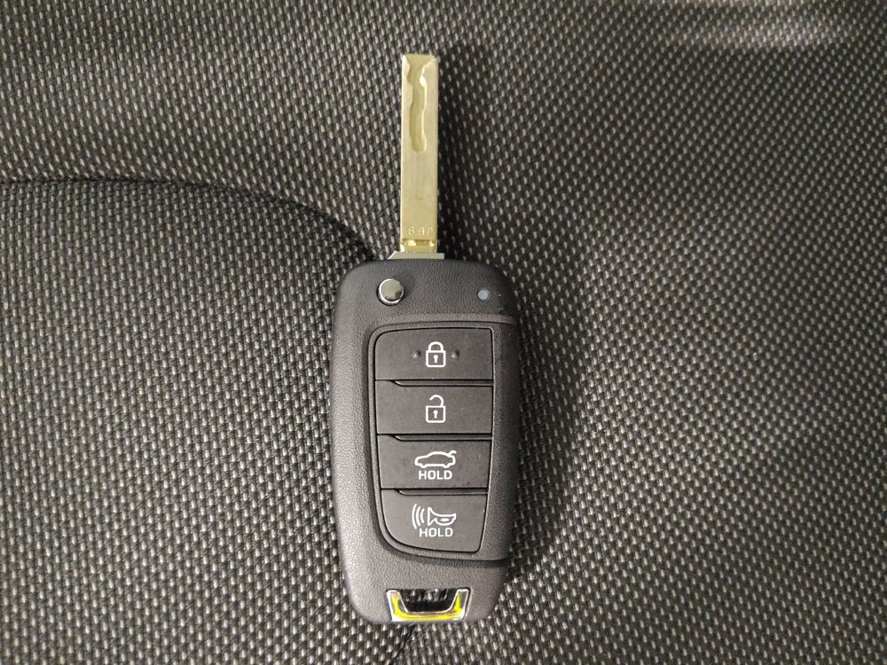 Used 2025 Hyundai Elantra SE FWD image 32