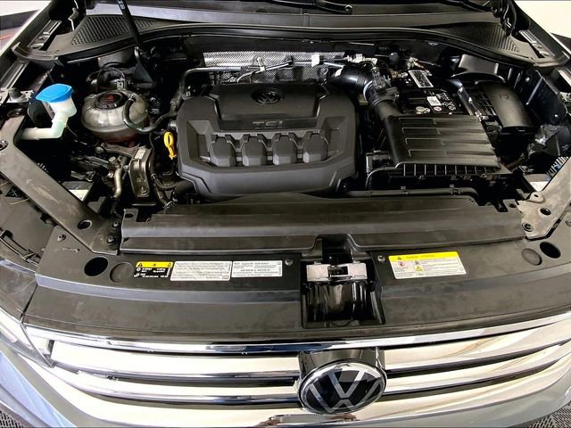 Certified 2022 Volkswagen Tiguan SEL R-Line image 10