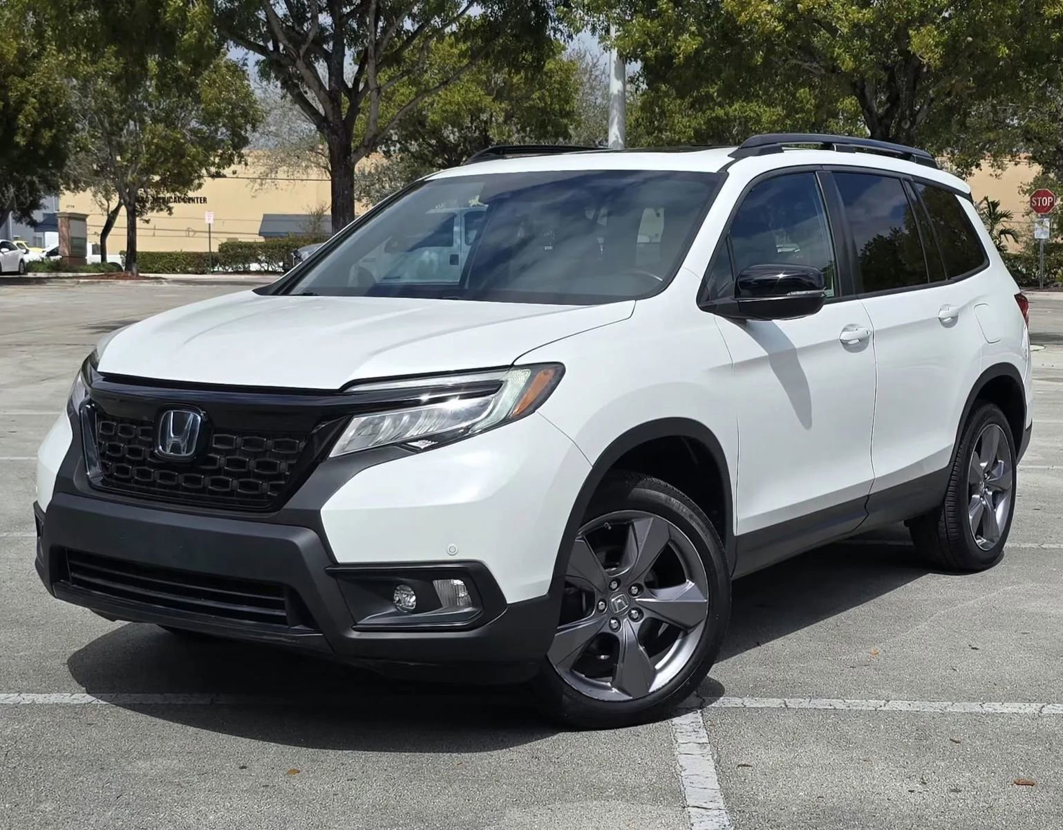 Used 2021 Honda Passport Touring image 1