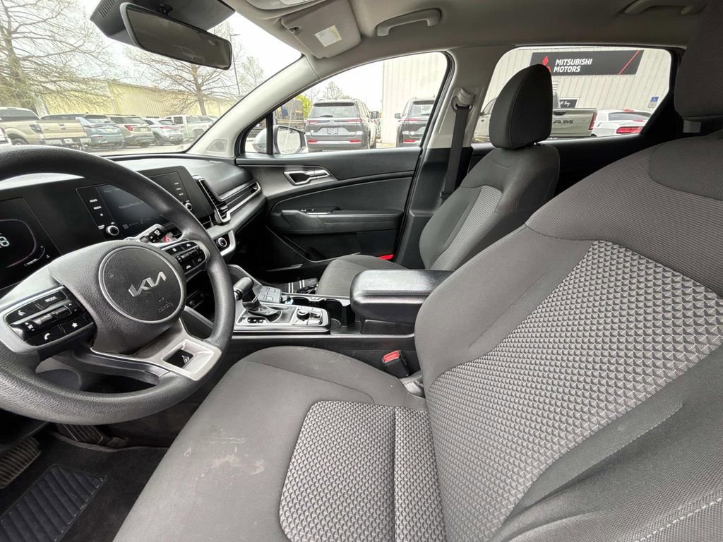 Used 2023 Kia Sportage LX image 10