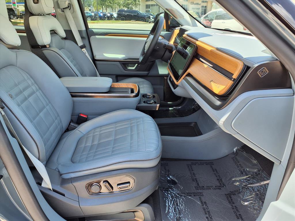 Used 2025 Rivian R1S Premium AWD/4WD image 9