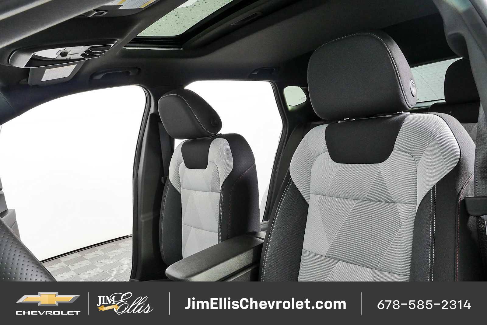 New 2026 Chevrolet Trax RS w/ Sunroof Package FWD image 5