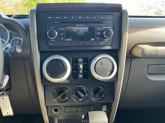 Used 2009 Jeep Wrangler Unlimited Sahara w/ Dual Top Group AWD/4WD image 15
