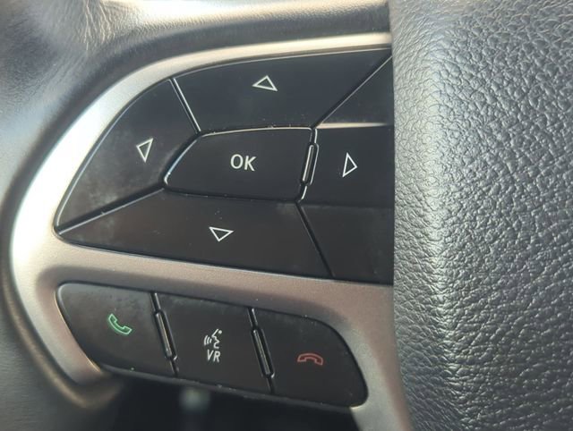 Used 2019 Jeep Grand Cherokee Laredo AWD/4WD image 15
