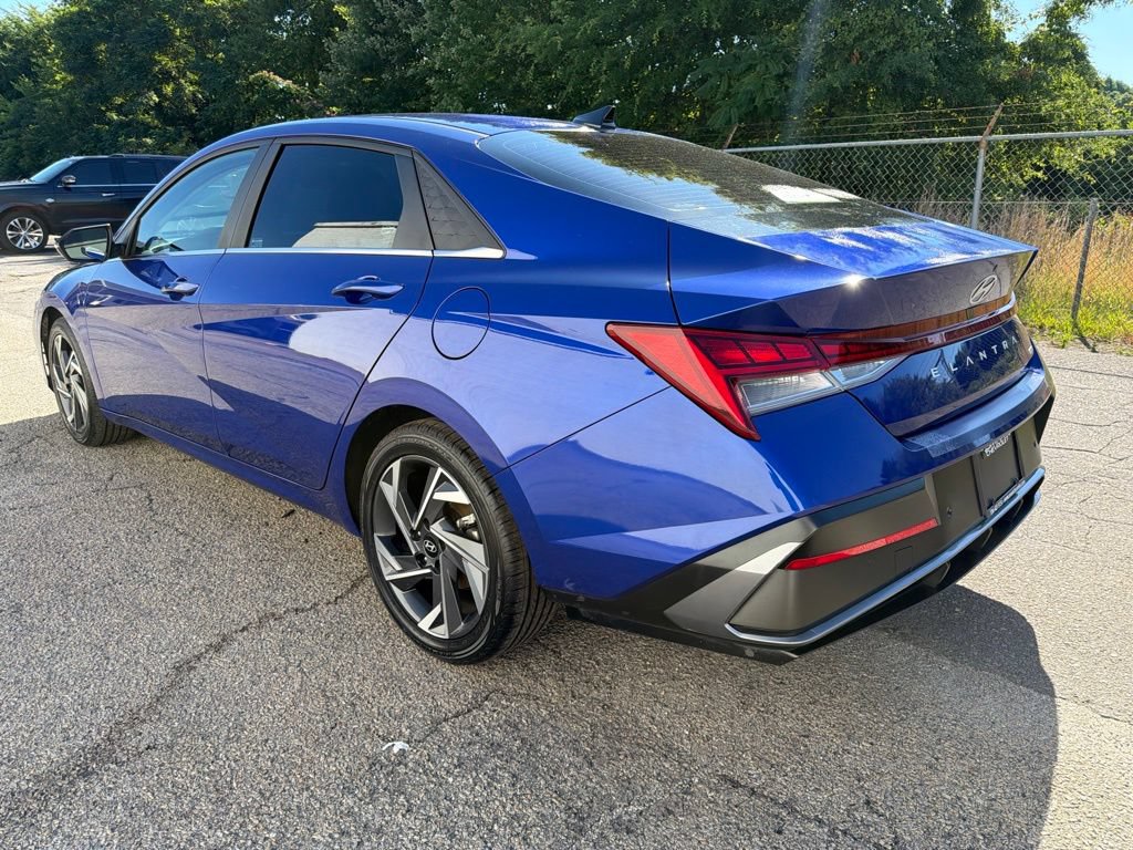 Used 2024 Hyundai Elantra Limited FWD image 5