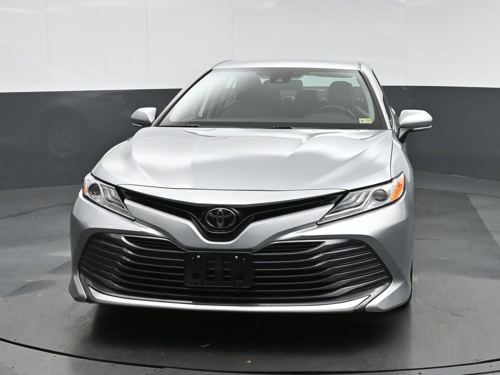 Used 2019 Toyota Camry XLE FWD image 2