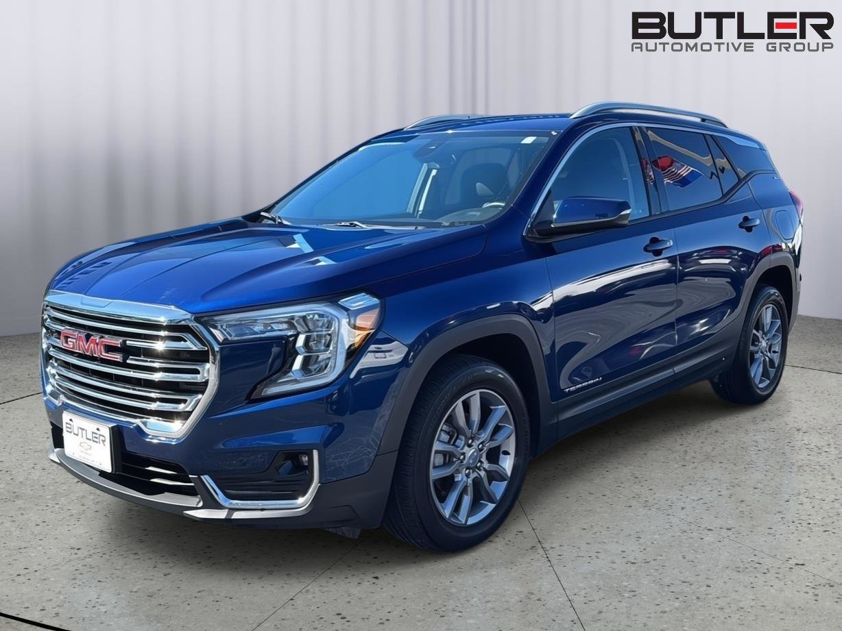 Certified 2023 GMC Terrain SLT image 2